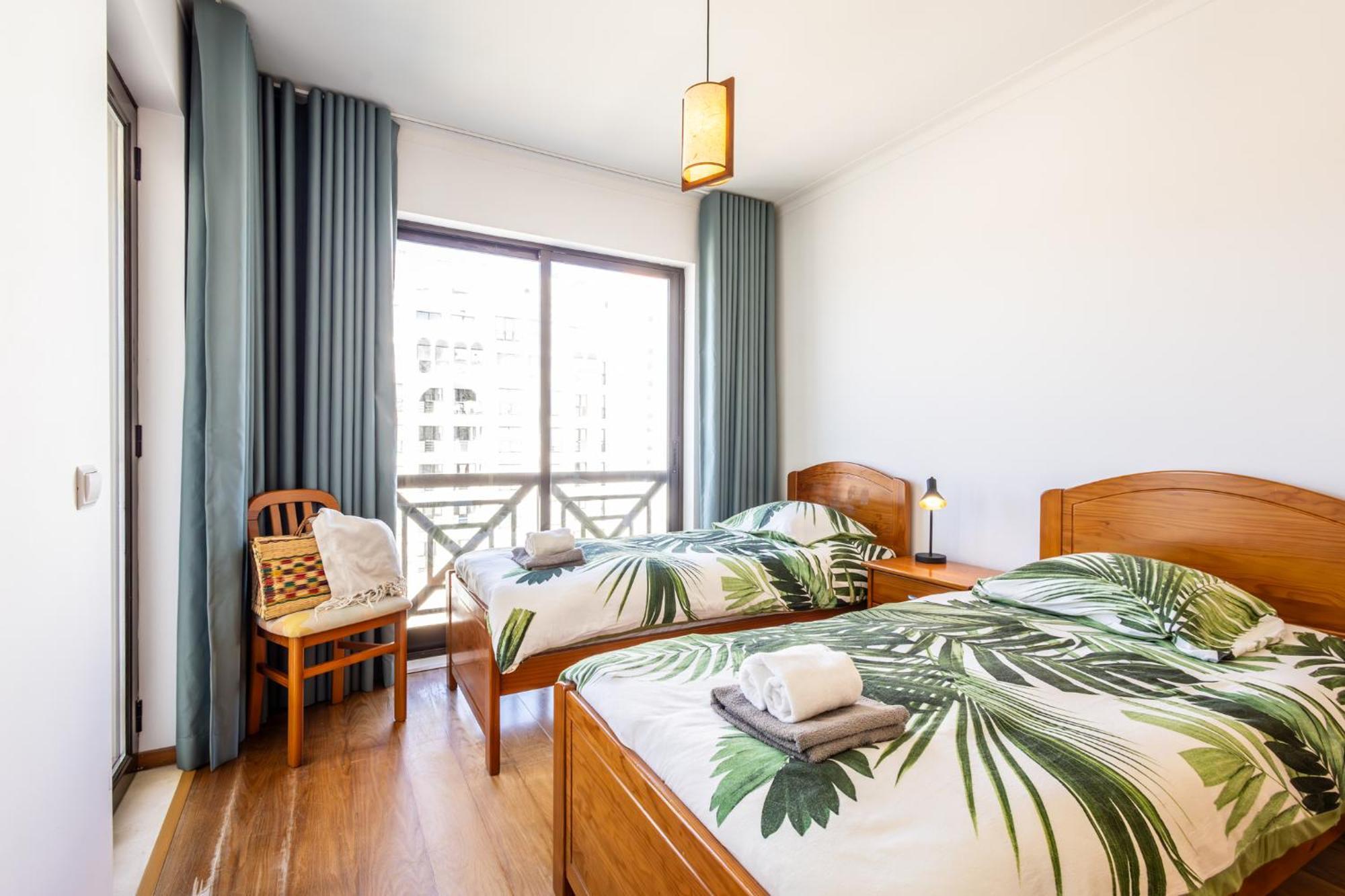 Beachfront 3Bdr Apt On Marginal Boulevard São Martinho do Porto Dış mekan fotoğraf