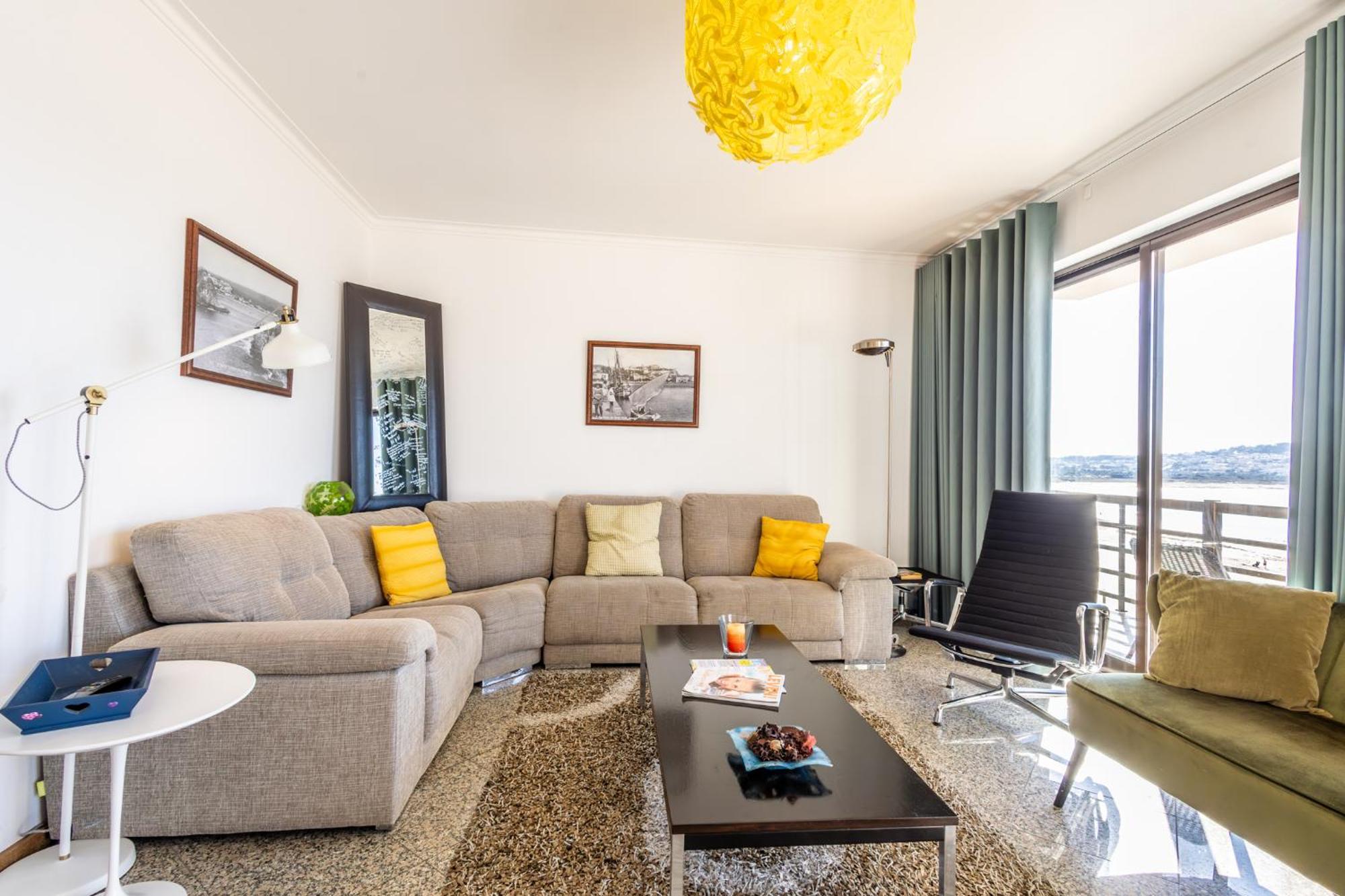 Beachfront 3Bdr Apt On Marginal Boulevard São Martinho do Porto Dış mekan fotoğraf