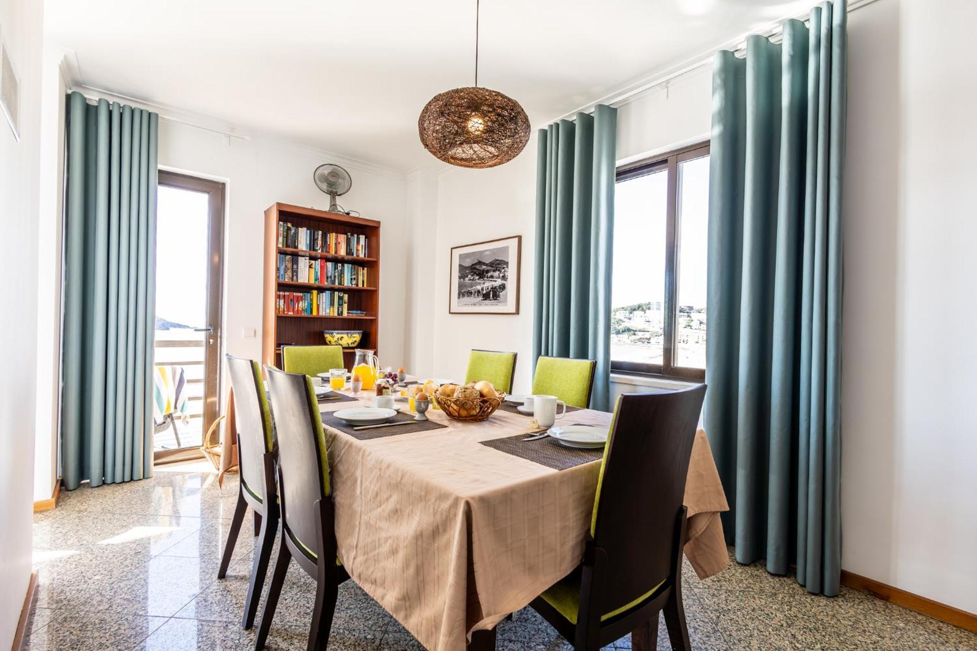 Beachfront 3Bdr Apt On Marginal Boulevard São Martinho do Porto Dış mekan fotoğraf