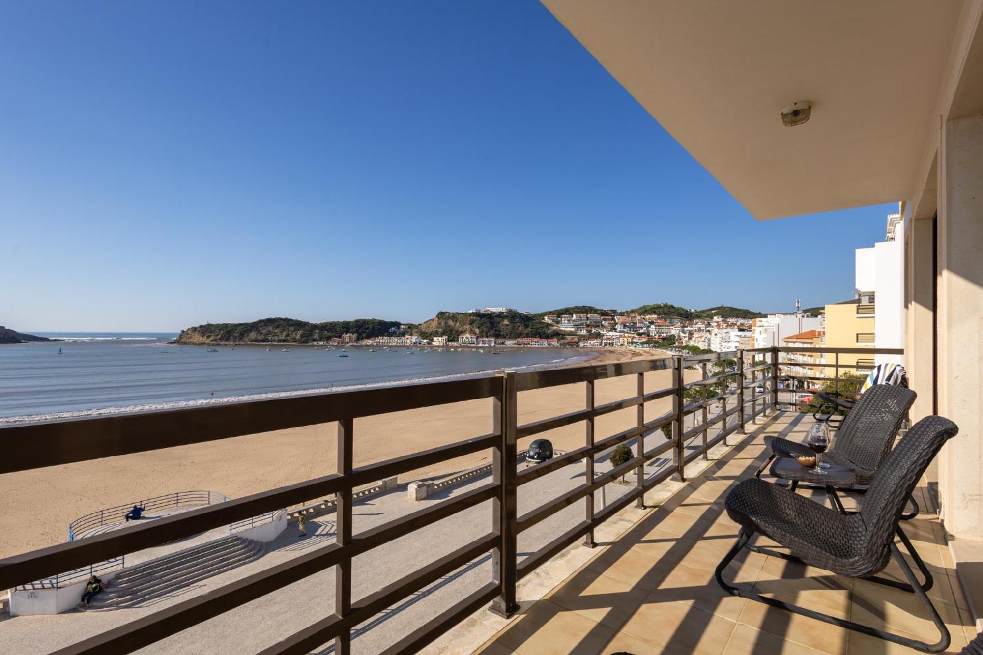 Beachfront 3Bdr Apt On Marginal Boulevard São Martinho do Porto Dış mekan fotoğraf