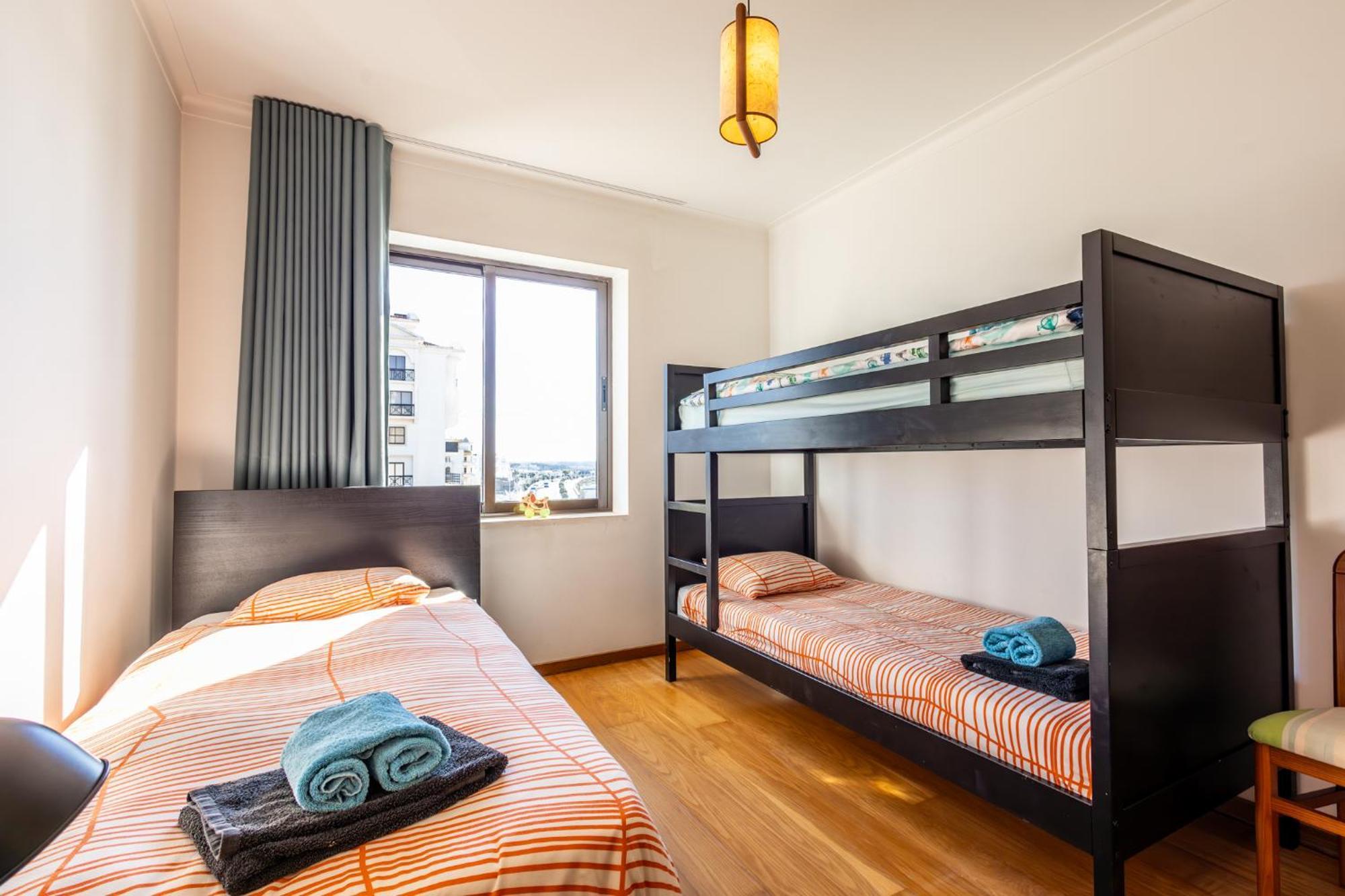 Beachfront 3Bdr Apt On Marginal Boulevard São Martinho do Porto Dış mekan fotoğraf