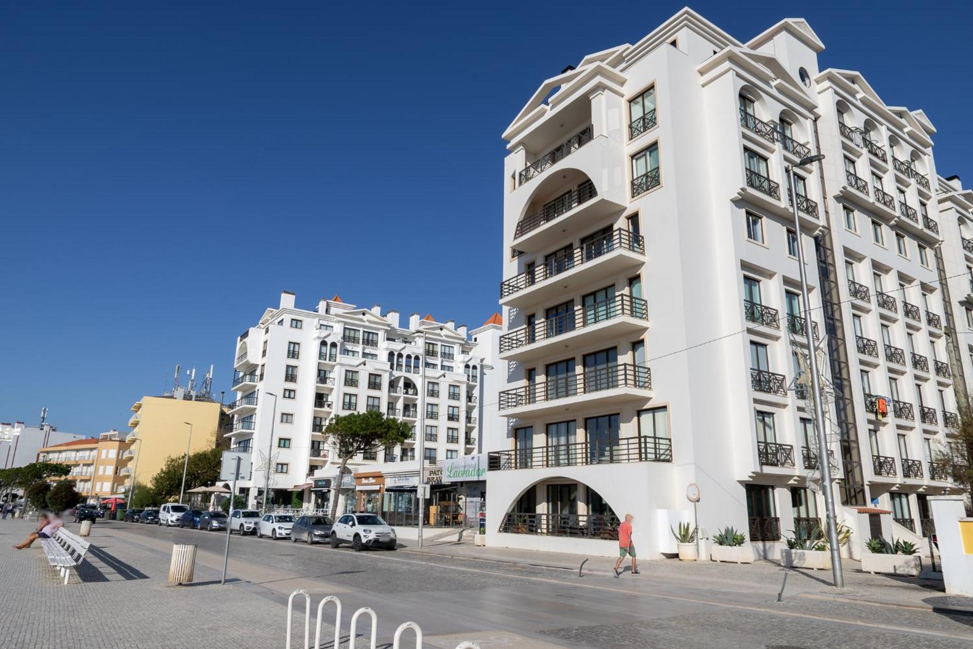 Beachfront 3Bdr Apt On Marginal Boulevard São Martinho do Porto Dış mekan fotoğraf